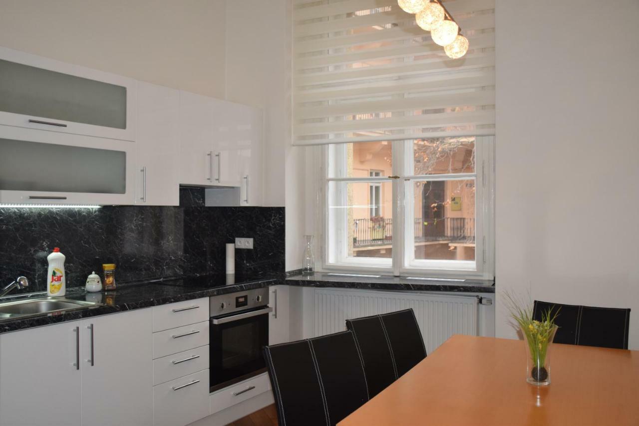 Tiva Downtown Apartments Praag Buitenkant foto